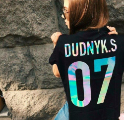 Женская футболка DUDNYK 07 (любая фамилия и номер), радужное серебро